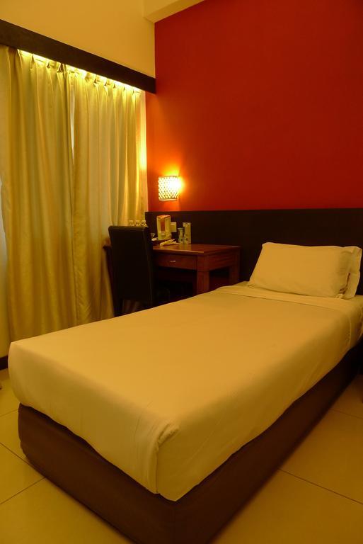 Meldrum Hotel Johor Bahru Esterno foto