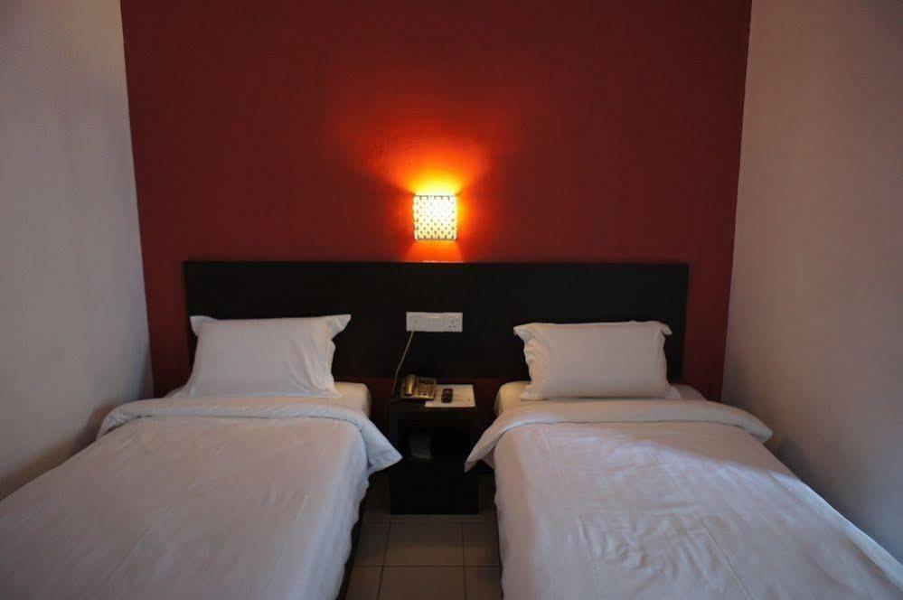 Meldrum Hotel Johor Bahru Esterno foto